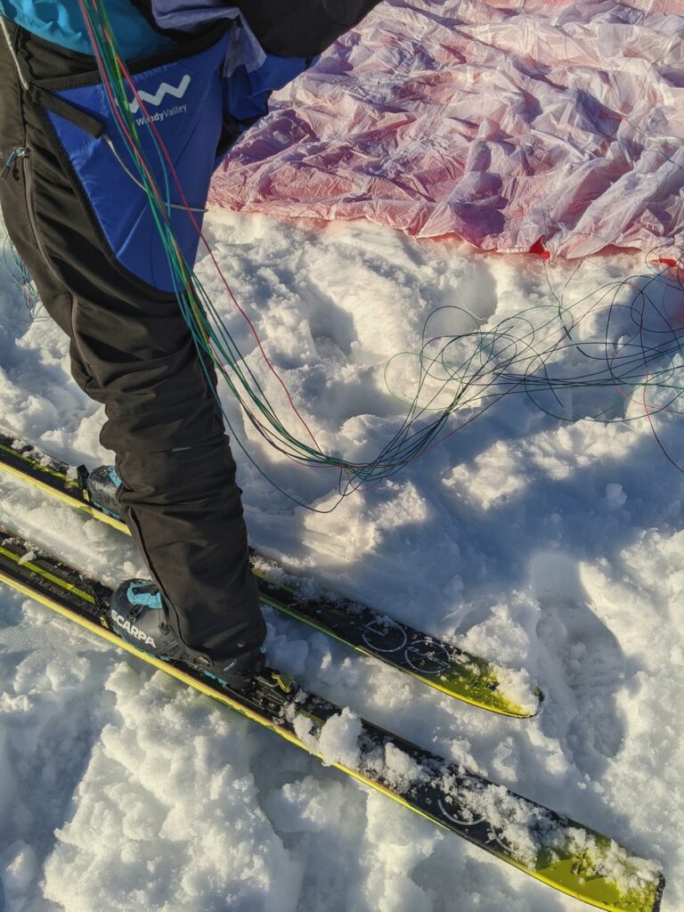 tuto comment décoller à ski suspentes parapente au dessus