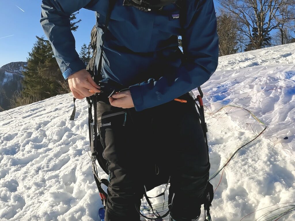 vol à ski attacher sellette parapente